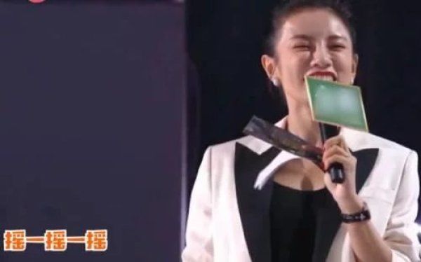  翻车|翻车！李荣浩哼唱歌曲出题，队友多次提醒，李宇春听不出来