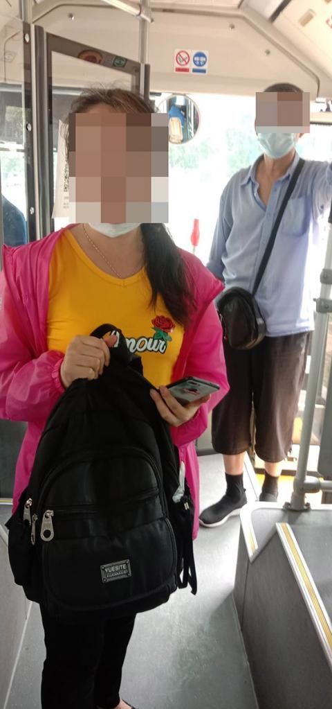 背包|壹现场丨城里城外丢重金 公交司机全部完璧归赵