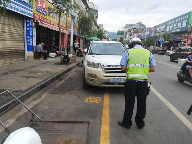 重拳出击|四川西昌公安重拳出击 整治非法营运客车