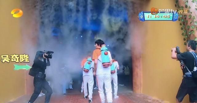  保安|90万点赞热搜第一：明星综艺能这么做，其实不止要搞笑那么简单