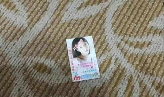  打电话|为什么酒店老是有人塞“小卡片”我们将计就计，打电话过去会怎样