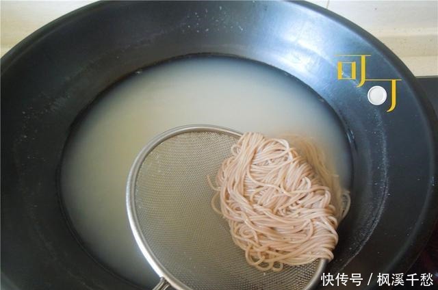 送给|热量极低,口感却很好的凉拌荞麦面,送给喜欢健康饮食的你