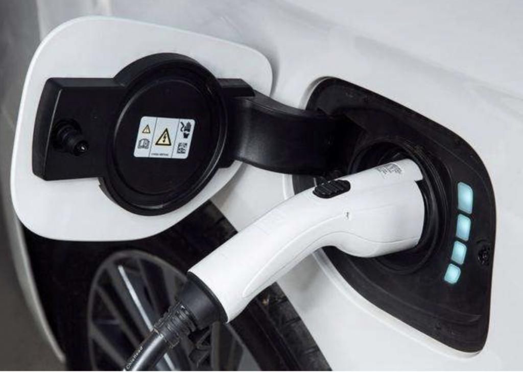 自燃|想买车汽油车和插混怎么选?插电混动电池会自燃吗?