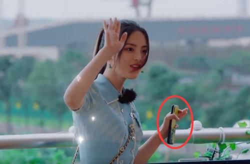  真诚|真诚不是装的！杨超越做客《中餐厅》，手机壳很加分！