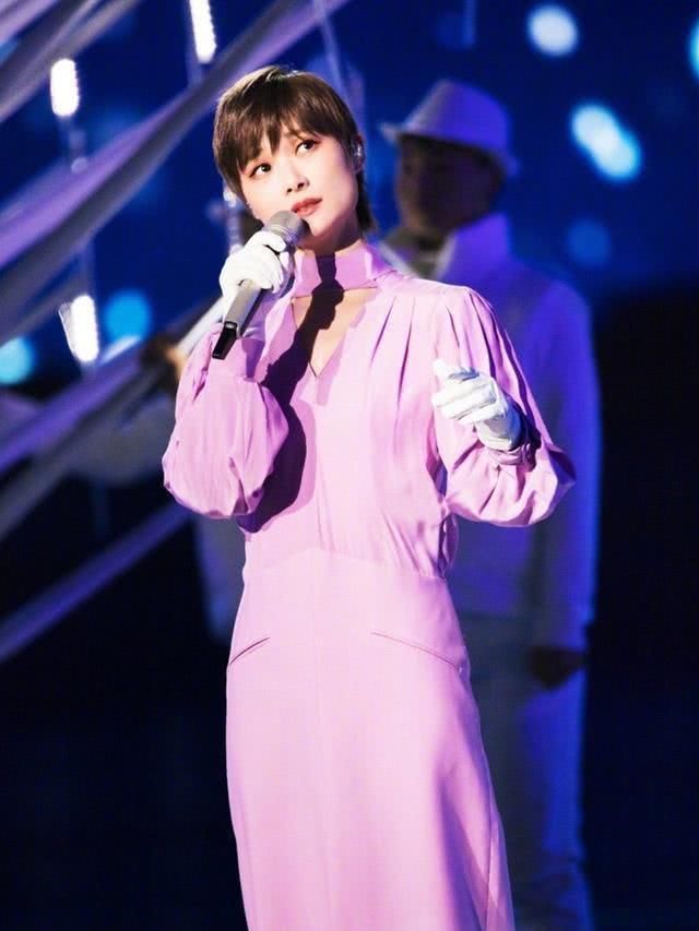 总决赛|李宇春出席青你2总决赛亲身演绎百变舞台,暖心助力成团夜