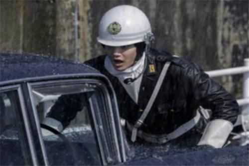  假扮|52年前，他假扮警察当街开走运钞车，劫走3亿后，至今下落不明