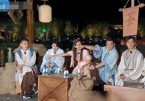 尽力|《跑男》剧本太明显,郑恺在尽力配合,baby早已不想再演