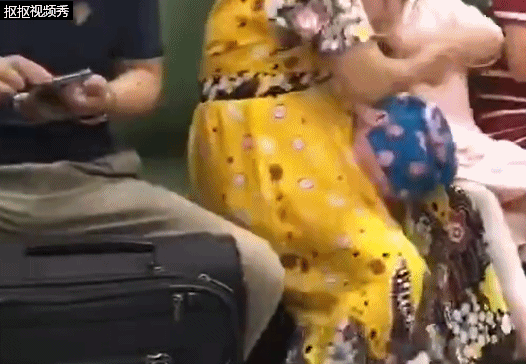 地铁|地铁里不戴口罩，奶奶连扇孙女多个耳光！网友炸锅