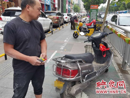  小时|农民工大叔丢失10万元儿子订婚礼 郑州民警接力查找48小时追回遗失巨款