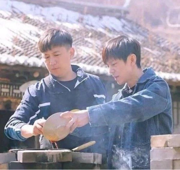  曝光|《向往4》曝光黄磊厨艺作假，看清冰箱食材后，网友：懒得装了！