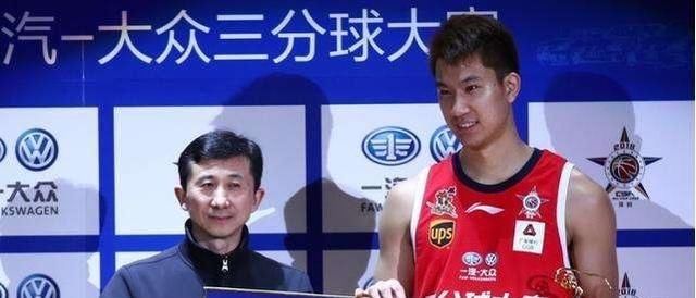朱芳雨|CBA朱芳雨怒找八一高层，市场冒出2条大鱼，大韩小丁或将都失意