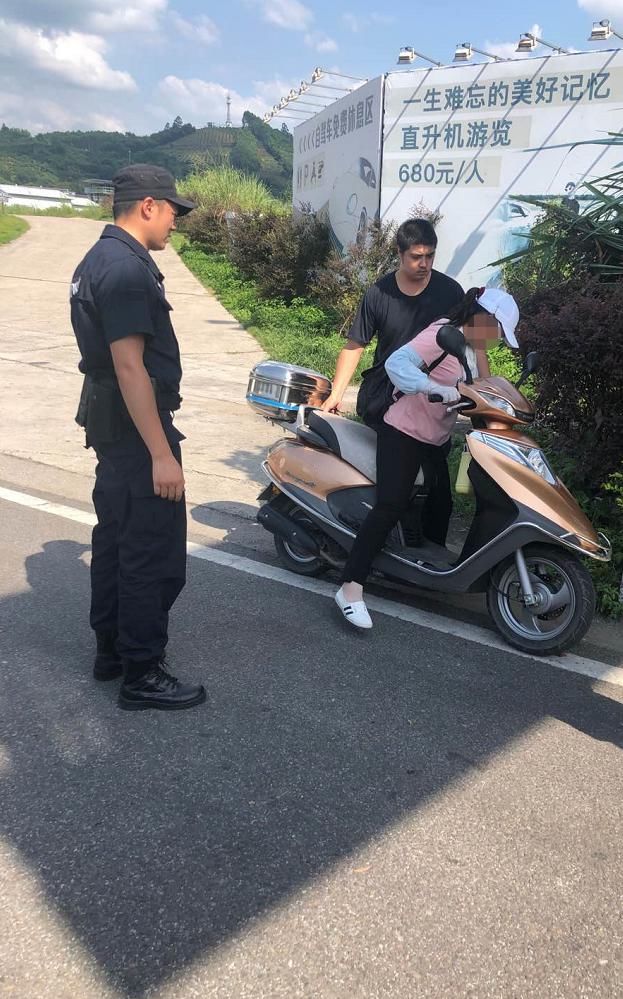 助推|劝导文明养犬，规范旅游秩序，阳朔公安助推创城在行动！