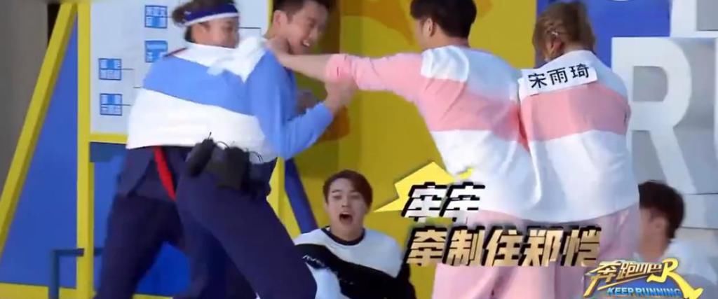 连李晨|跑男最强撕名牌选手,连李晨都被按在地上摩擦,得知身份后:难怪!