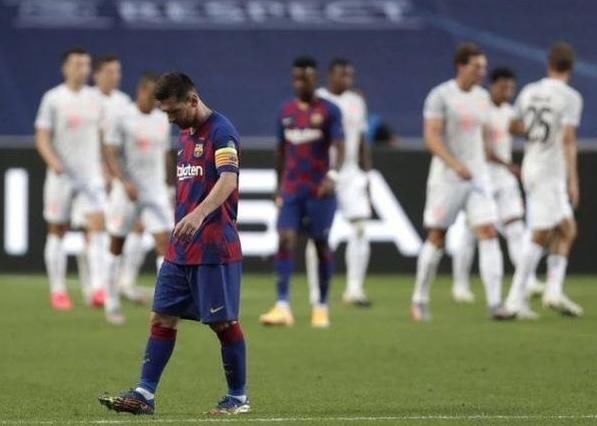  顿时|88分35秒，有谁留意场边这1幕，巴萨球迷顿时对拜仁主帅产生好感