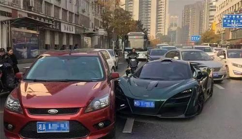  迈凯伦|迈凯伦车主用“13万现金”告诉你，乱变道也能上头条