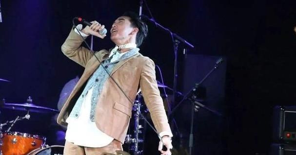  瞧不起|别人都瞧不起俗气的衣着，也看不懂裤袜的意义是什么？