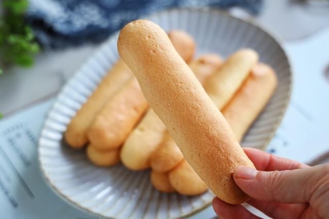  手指饼干|面粉和鸡蛋试试这样做，无油少糖，既当零食又当早餐，做法超简单