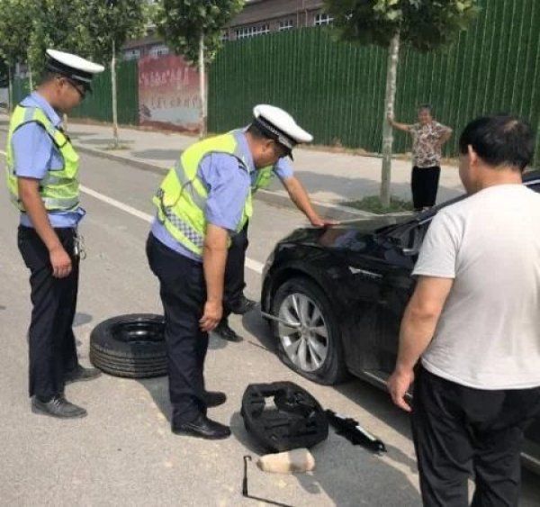 民警|就算这座城市颠倒，交警蜀黍永远不会迟到