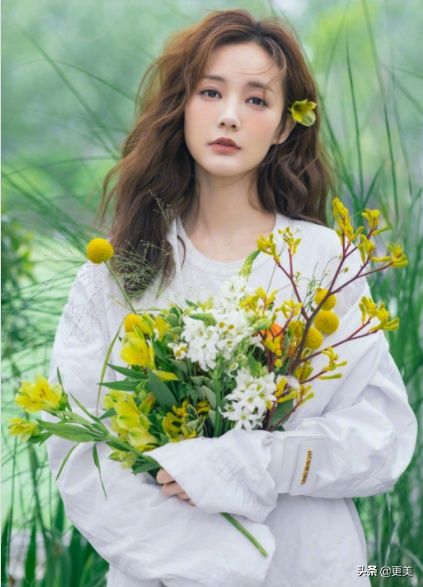  景甜|景甜笑看资源咖断层降级，这脸也吸金？