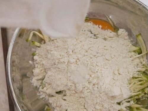 简单|西葫芦早餐饼,营养丰富又简单,一起来试试吧!