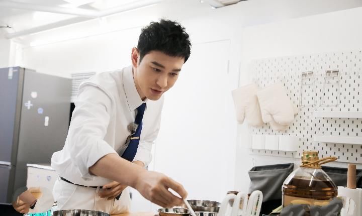  黄晓明|《中餐厅4》首播惹争议，黄晓明遭算计，赵丽颖拒绝拍摄却曝光语音