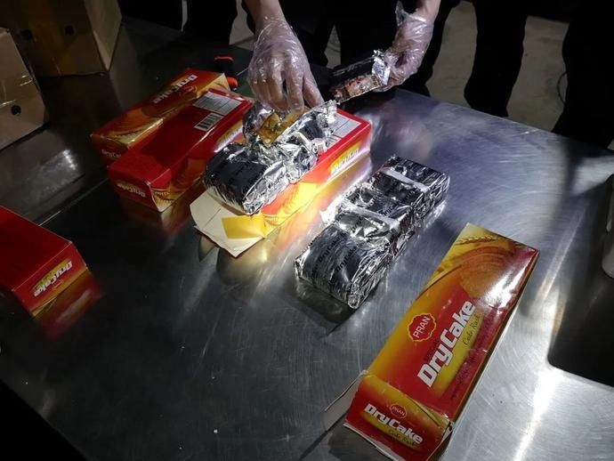  云南|凌晨的云南边境，女民警定睛一看，发现了包裹里的诡异……