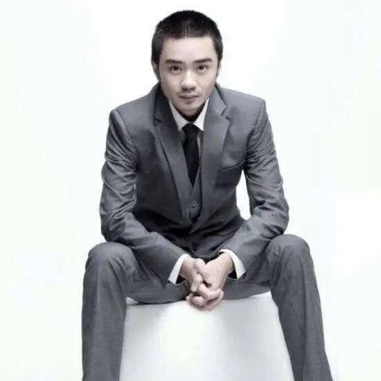 敲诈|世界冠军聚餐吃火锅吃出活虫，老板竟报警称其敲诈：太职业了！