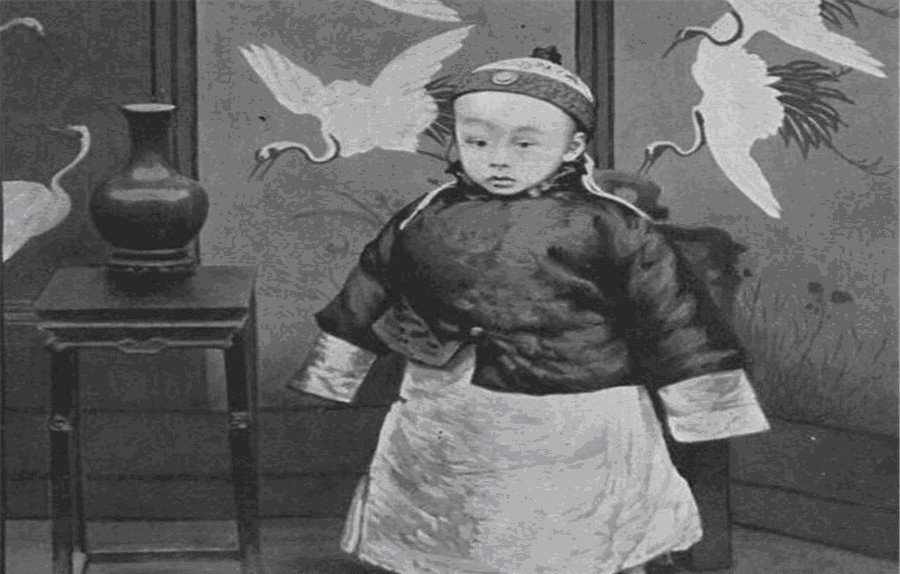 末代皇帝|末代皇帝溥仪，只因这一习惯，导致自己身患尿毒症，61岁凄凉去世