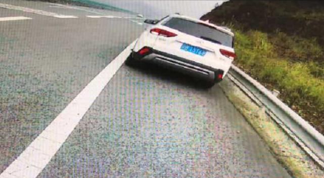 李先生|男子返乡途中堵在高速,一口气拍361张照片举报!交警出手了……