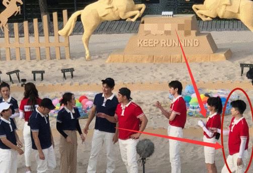  男团|张大大参加跑男团，其他男嘉宾都没戴防晒袖，谁注意他的打扮？