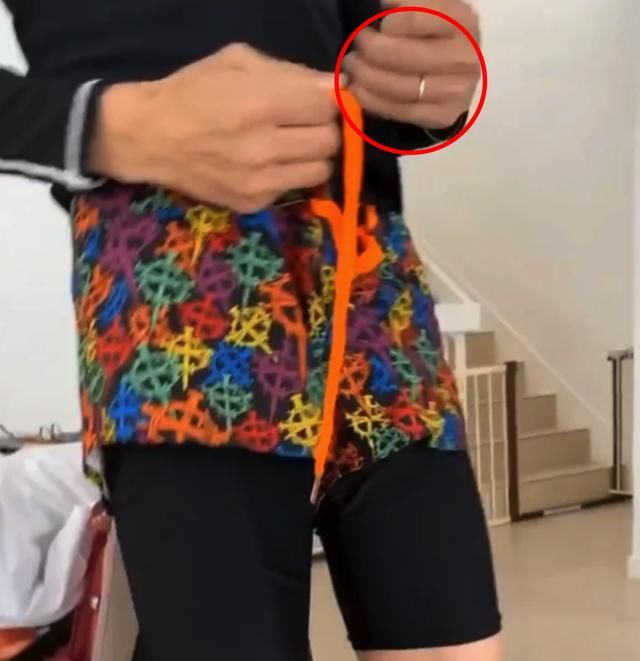  再婚|40岁张柏芝秘密再婚？二儿子想完美复刻妈妈，竟意外暴露她的婚戒