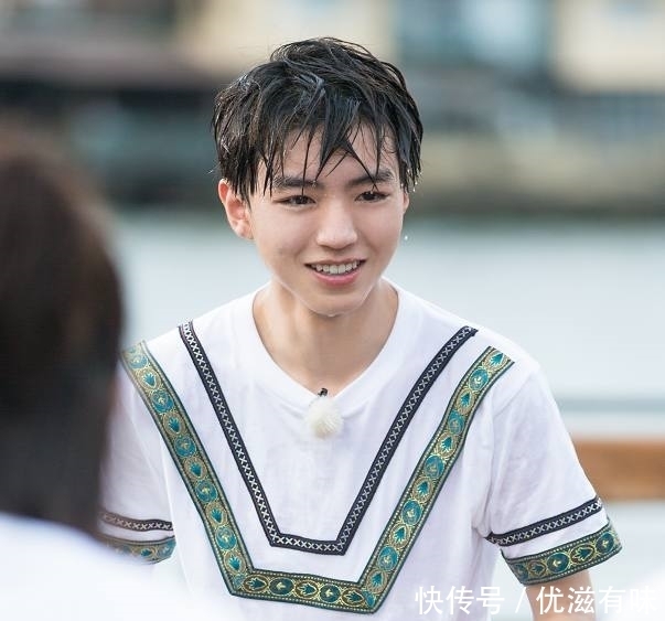 天差地别|这两档节目同期播出,播放量却是天差地别,一个上亿一个不到千万