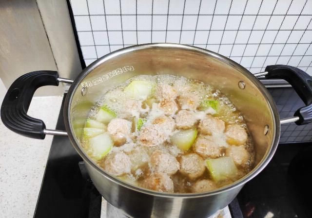  除湿|三伏天最该喝的汤就是这，可以帮助消暑和除湿，记得千万别去皮