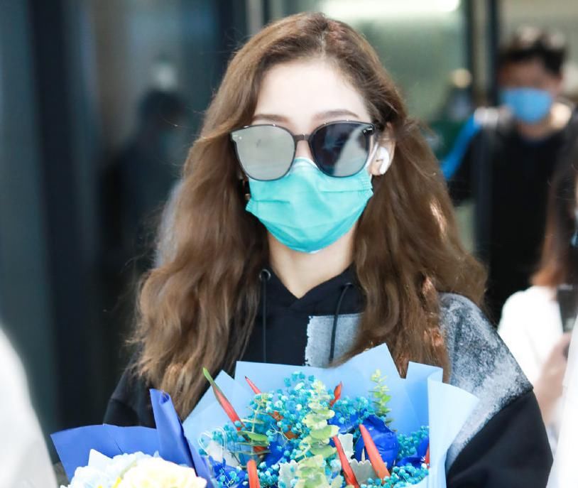  受宠|硬糖少女303入住新家比拼人缘：王艺瑾、刘些宁受宠，希林不服气