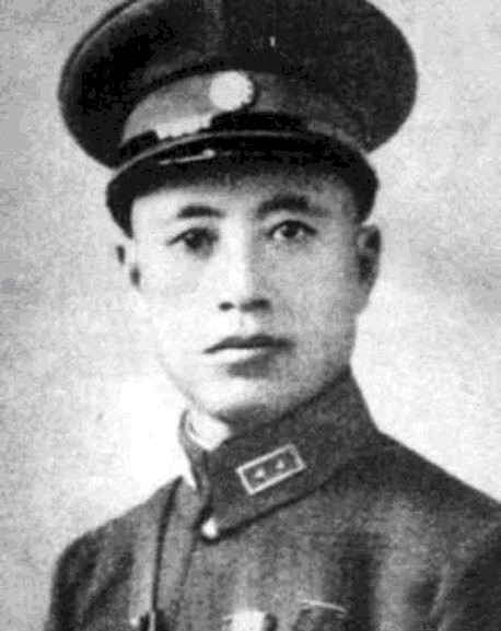 临终前,此师长发动起义,摧毁国军战区总部