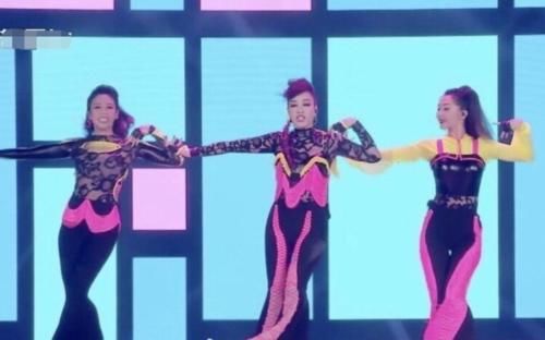  位姐姐|《乘风破浪》三公曝光，张萌和徐艺洋撞造型，大碗宽面组“内斗”