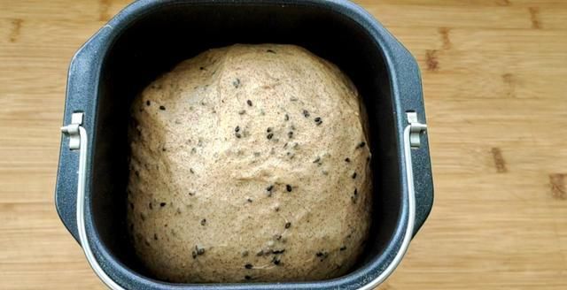 面包|非常适合新手的【波兰种全麦小餐包】,效果超赞,软到不知所措