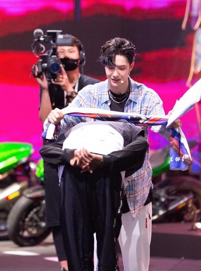  位队长|评价超高分！想看话唠王一博吗？看看这里！