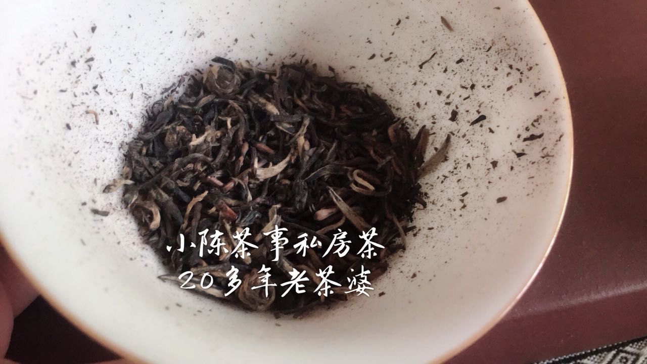 适合|新白茶性寒不宜喝，十年以上的老白茶，才适合经常喝？你被带偏了