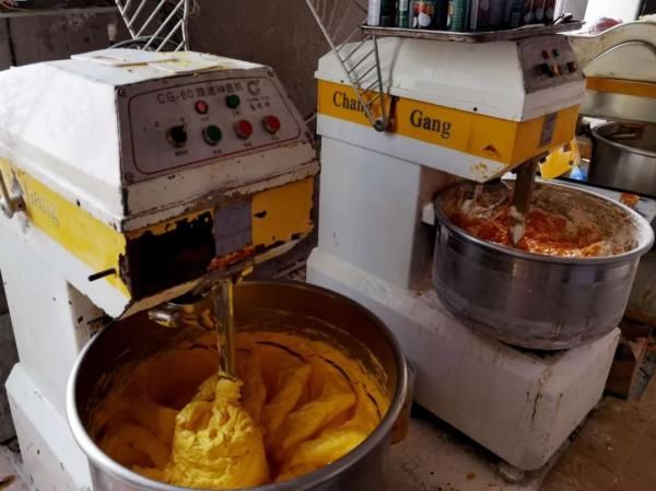 大牌|化粪池边生产、涉案数千万!你买的“大牌月饼”可能是假的