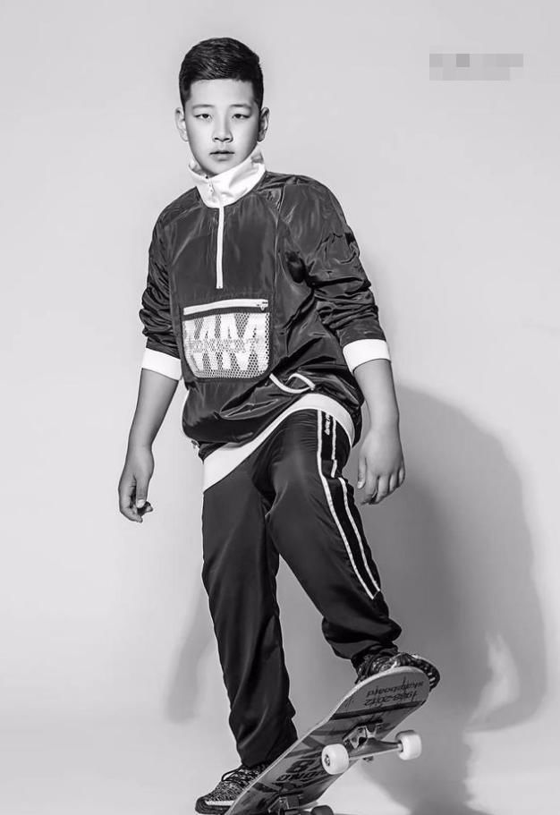 追成|有种逆袭叫《爸爸去哪儿》的石头,当初嫌他丑,现在追成狗