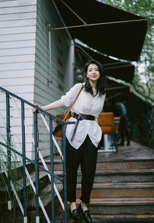  鞋子|讲真！四五十岁的女人，建议日常多穿这4款鞋子，减龄时髦又高级