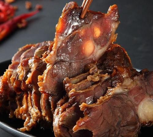  捞出|酱牛肉是每个饭店都在卖的经典菜，已使用21年，现改良完毕，保证酱香浓郁