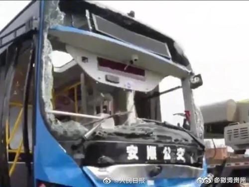  时间|贵州安顺公交坠湖，21人死亡含5学生，公交车落水我们如何自救？