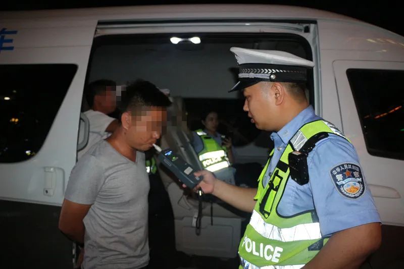  大队|榕江交警开展酒驾行动，助推省级文明县城创建