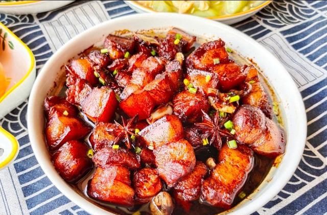 今日|今日午餐，一个红烧肉，一个丝瓜炒蛋，一个空心菜，用时40分钟