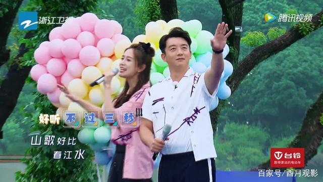  唱歌|《奔跑吧》baby唱歌又跑调，看到郑恺的表情，网友：忍住