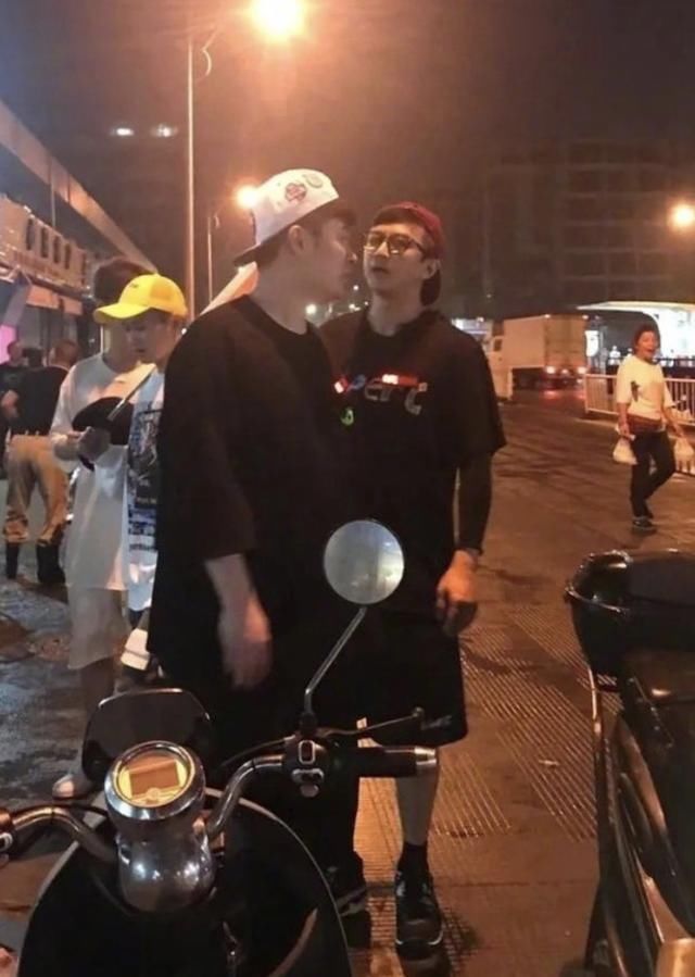  路透|邓超陈赫鹿晗再合体，新综艺路透曝光，扎螃蟹、“飙车”欢乐多