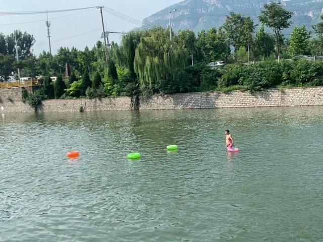  山东商报|太心痛！济南大小门牙附近一小伙溺亡