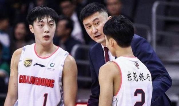  双外援|场均48+约瑟夫杨真心带不动！疆、粤大胜对手，季后赛或被爆冷？